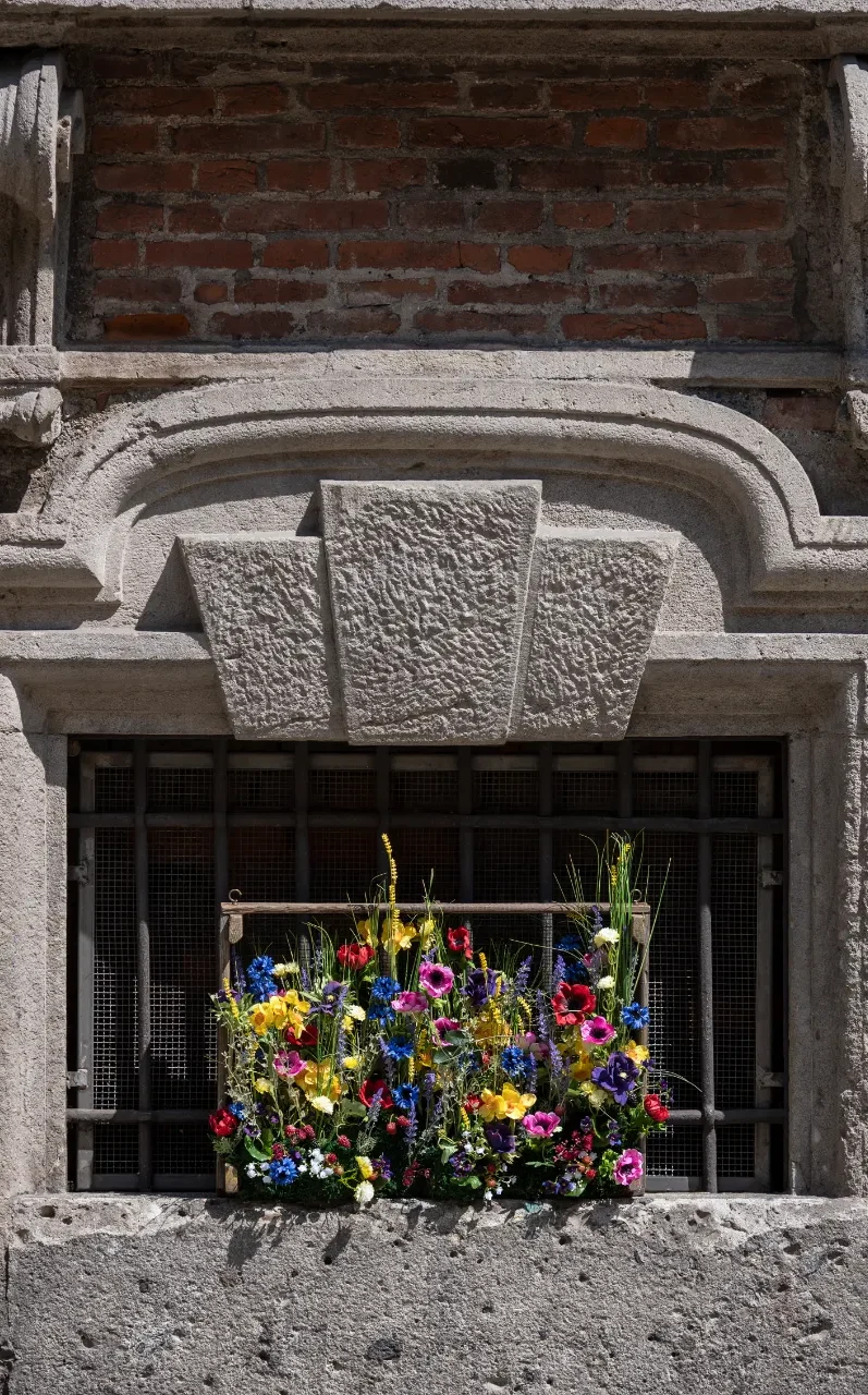 composizione fiori finti